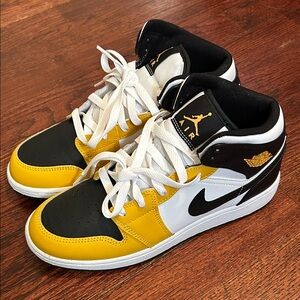 Nike Kids Sneakers in Yellow, Black, and White